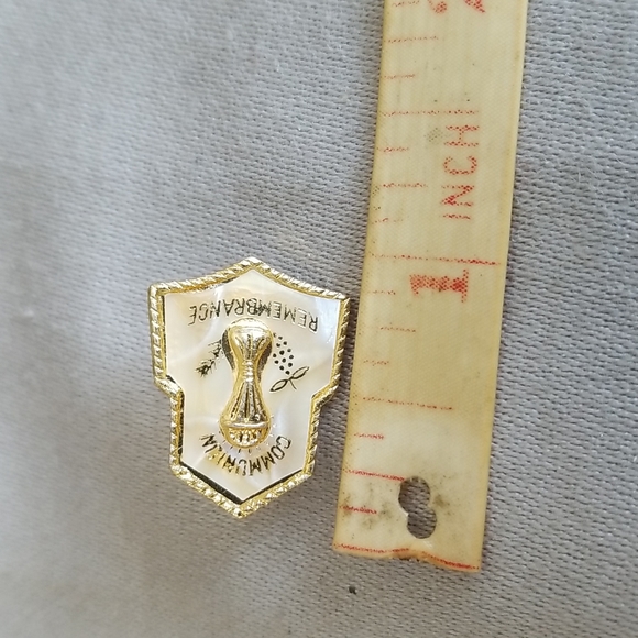 Religious pearlized panel " My First Communion " pin Vintage - Picture 2 of 3